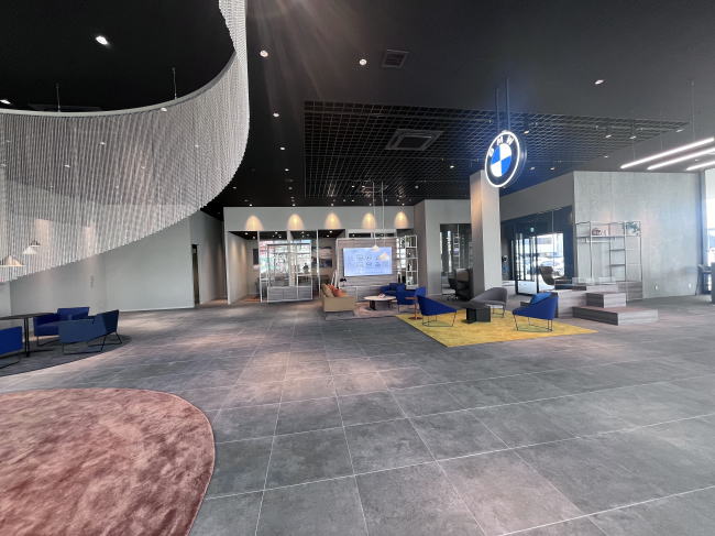 BMW 小倉　内観